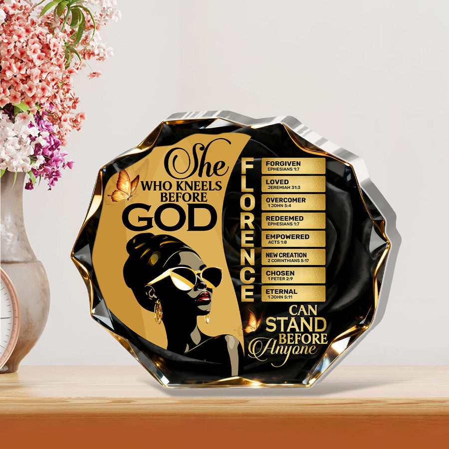 Hands holding the personalized plaque in front of a bookshelf