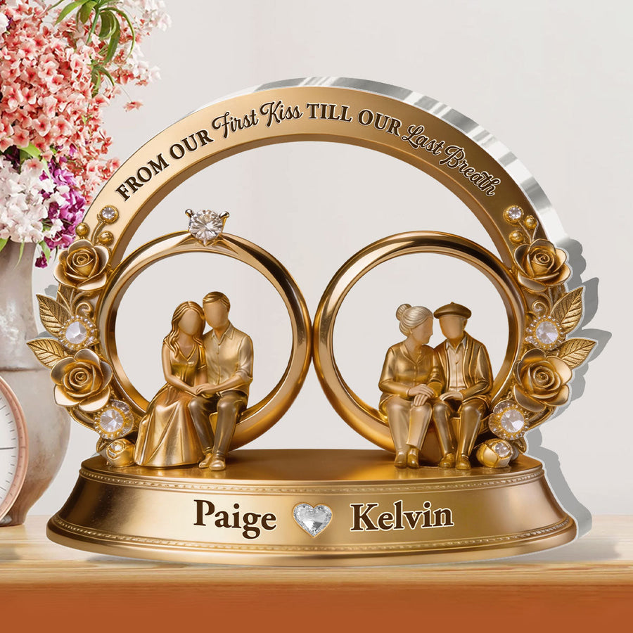 Hands holding the personalized plaque in front of a bookshelf