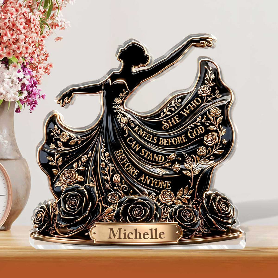 Hands holding the personalized plaque in front of a bookshelf